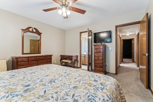 1801 E Hills Dr_025.jpg