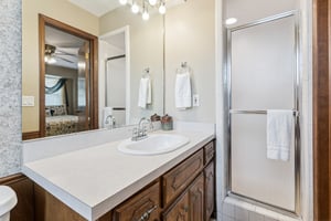 1801 E Hills Dr_028.jpg