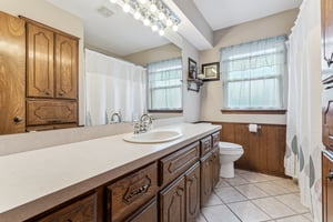 1801 E Hills Dr_033.jpg