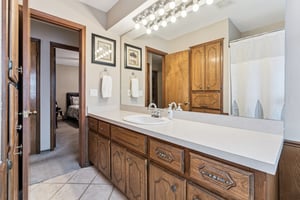 1801 E Hills Dr_034.jpg