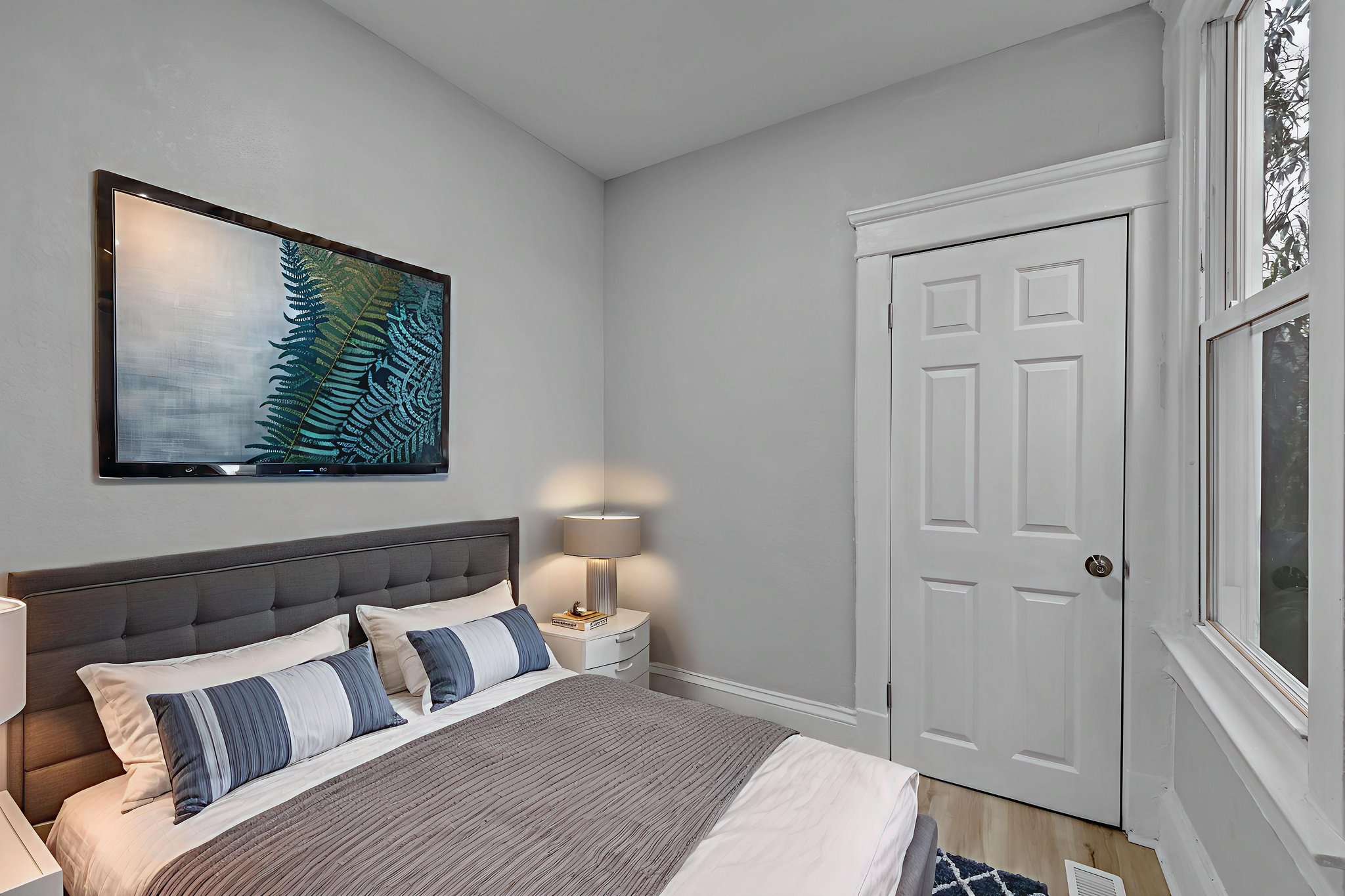 APT1-7 virtually staged.jpeg