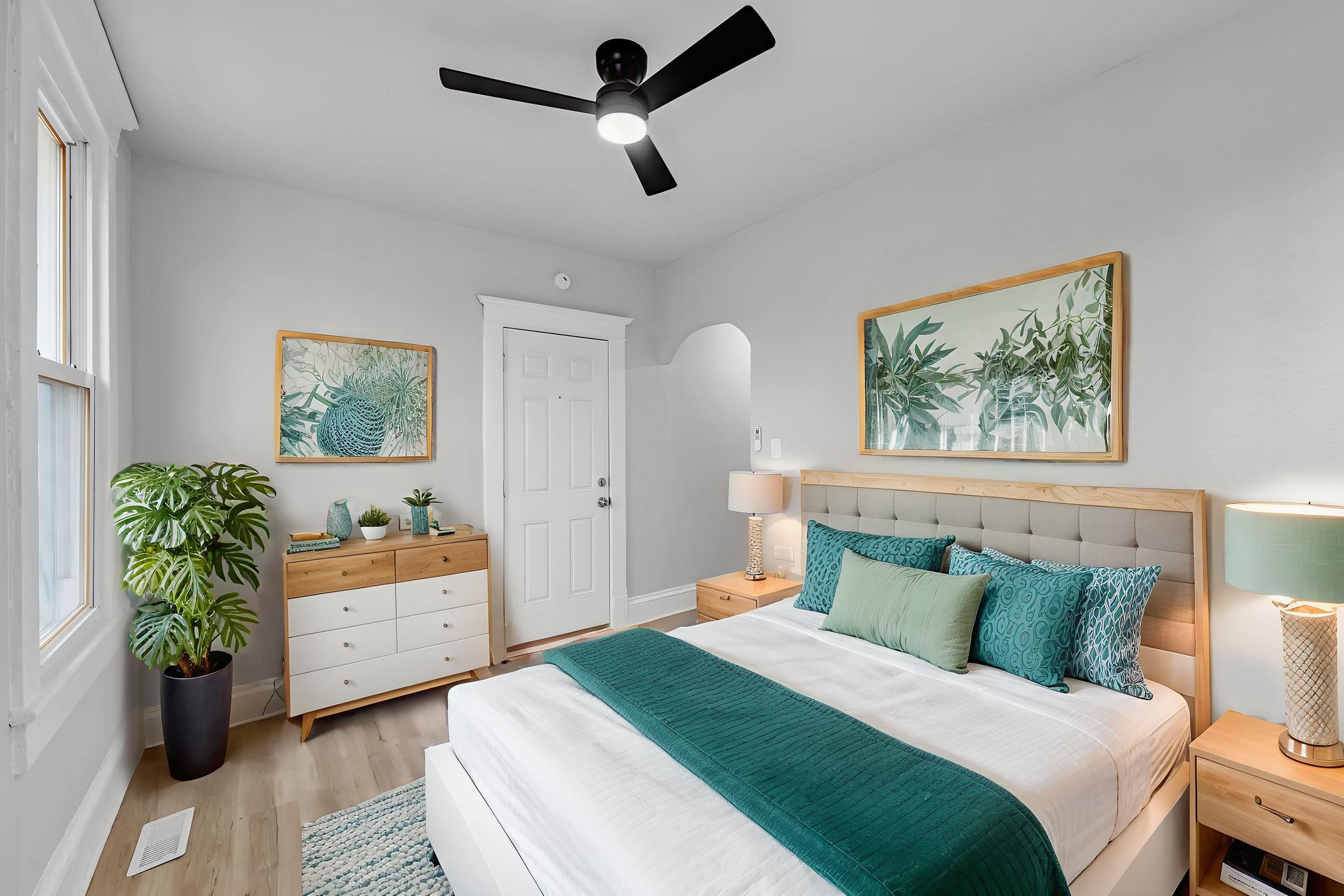 APT2-2 virtually staged.jpeg