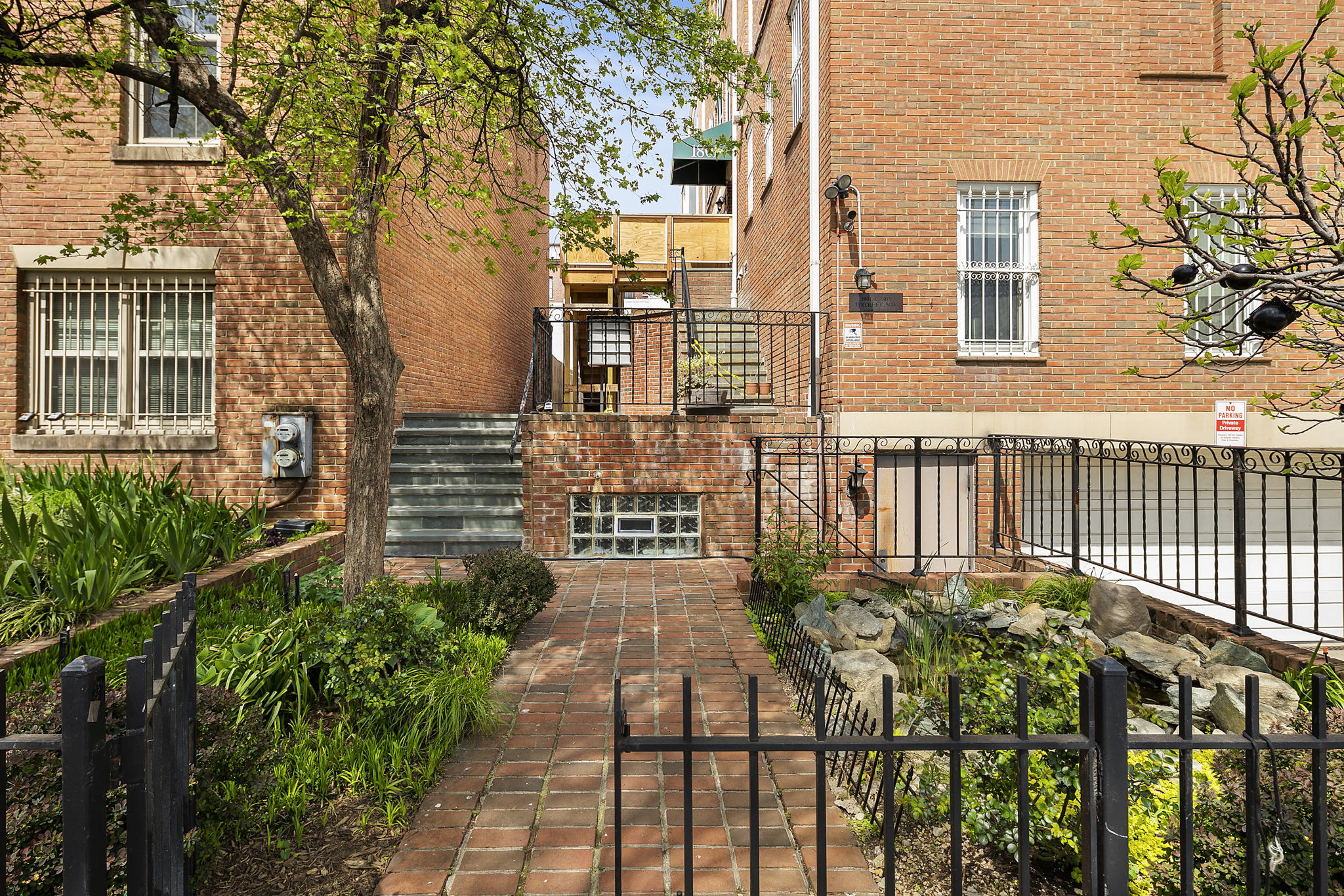 1801 T St NW, Washington, DC 20009, USA Photo 5