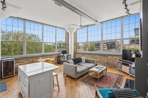 1801 W Larchmont Ave 404_007.jpg