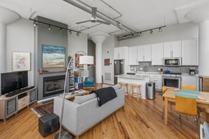 1801 W Larchmont Ave 404_009.jpg