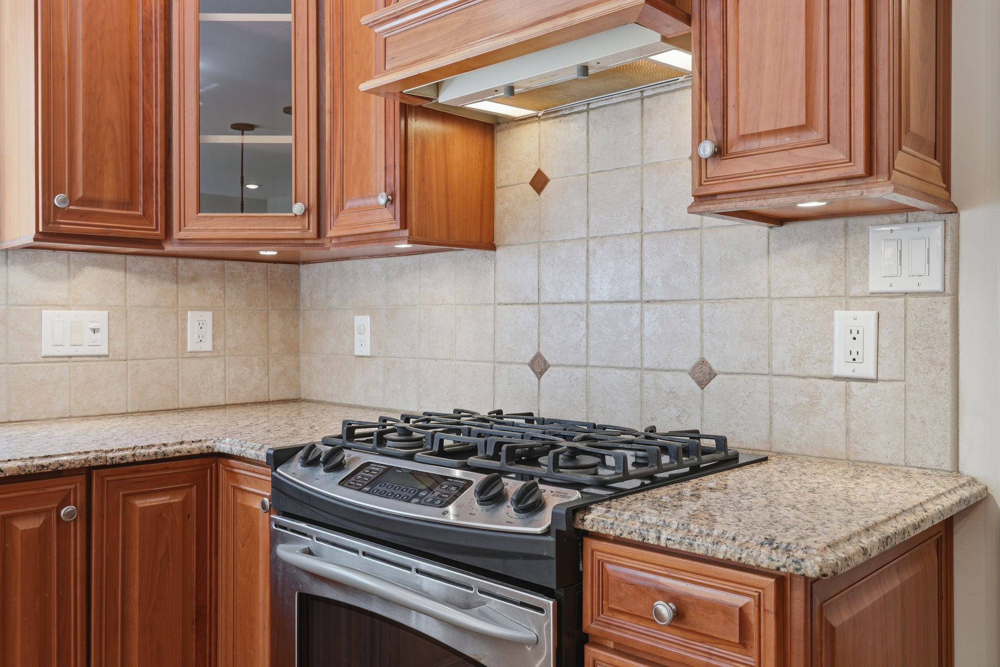 13-Kitchen Range