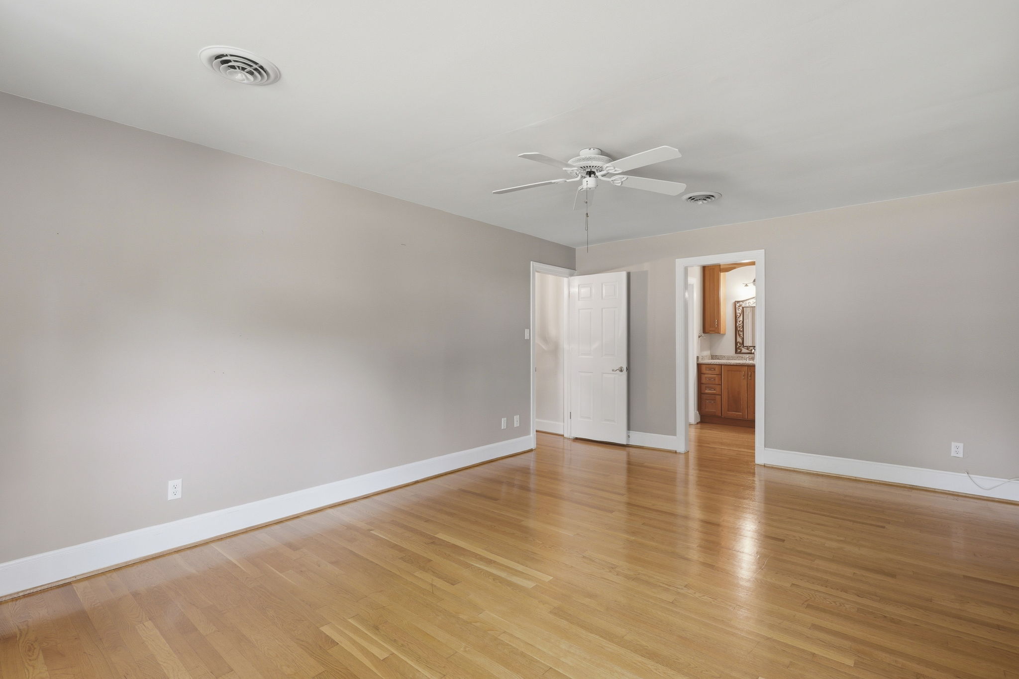 28-Primary Bedroom