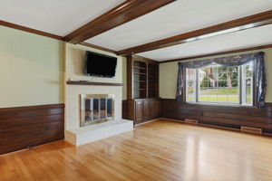 18-Family Room