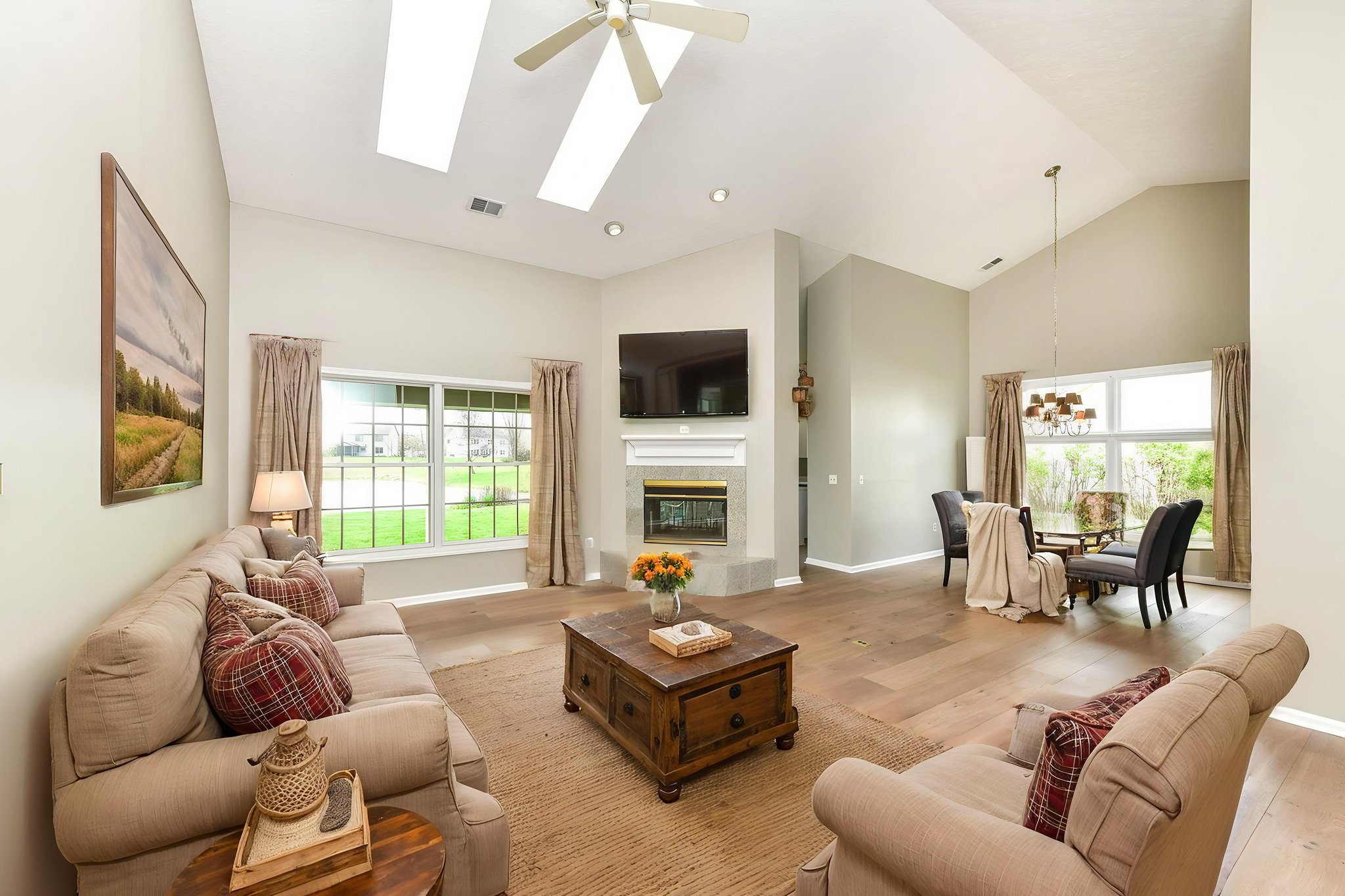 DSC_7774 virtually staged.jpeg