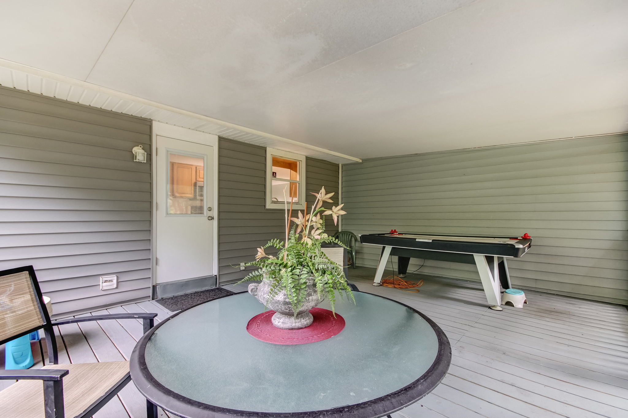 Screened-in Porch
