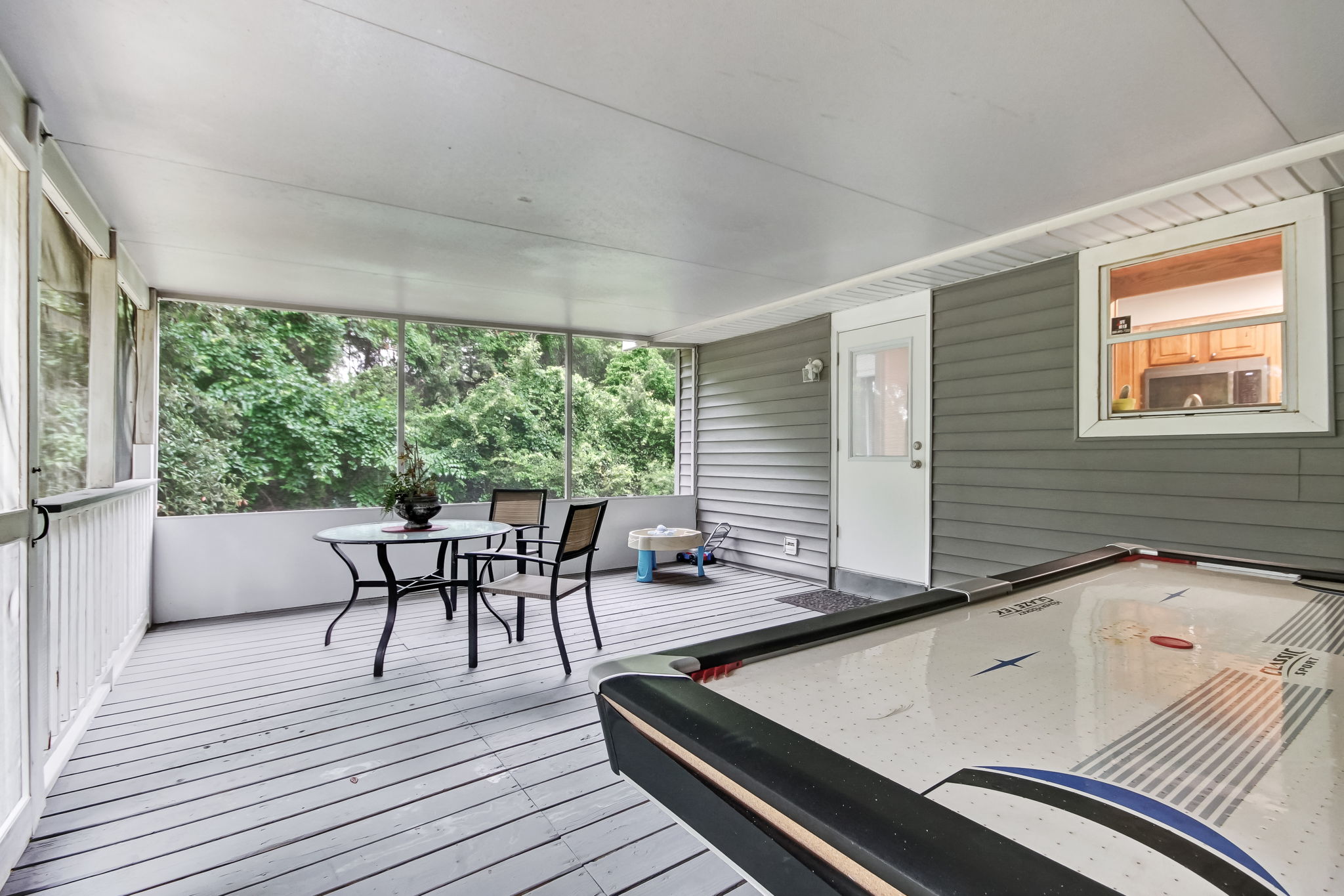 Screened-in Porch