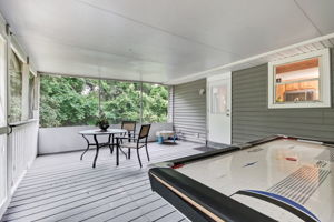 Screened-in Porch