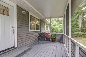 Front Porch/Entrance
