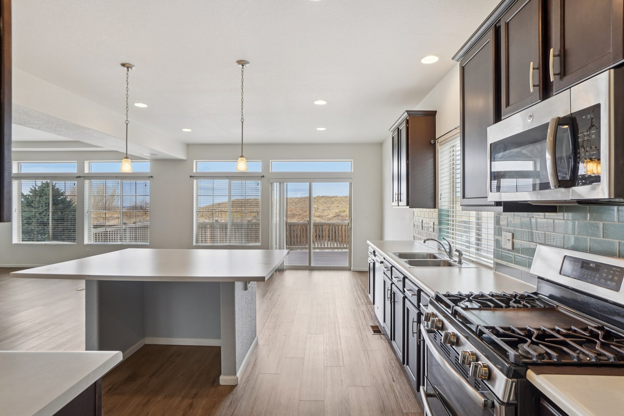 E 108th Pl-S1103-013.jpg