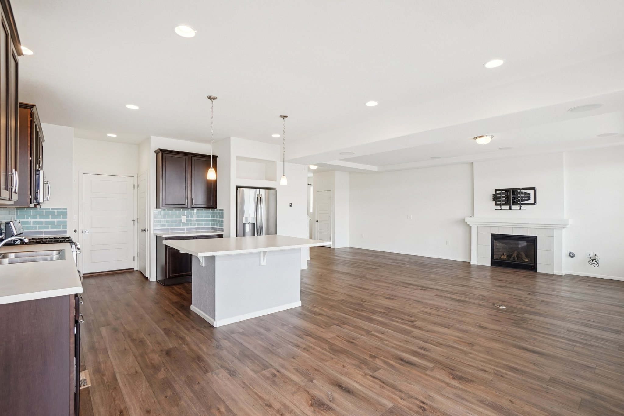 E 108th Pl-S1103-015.jpg