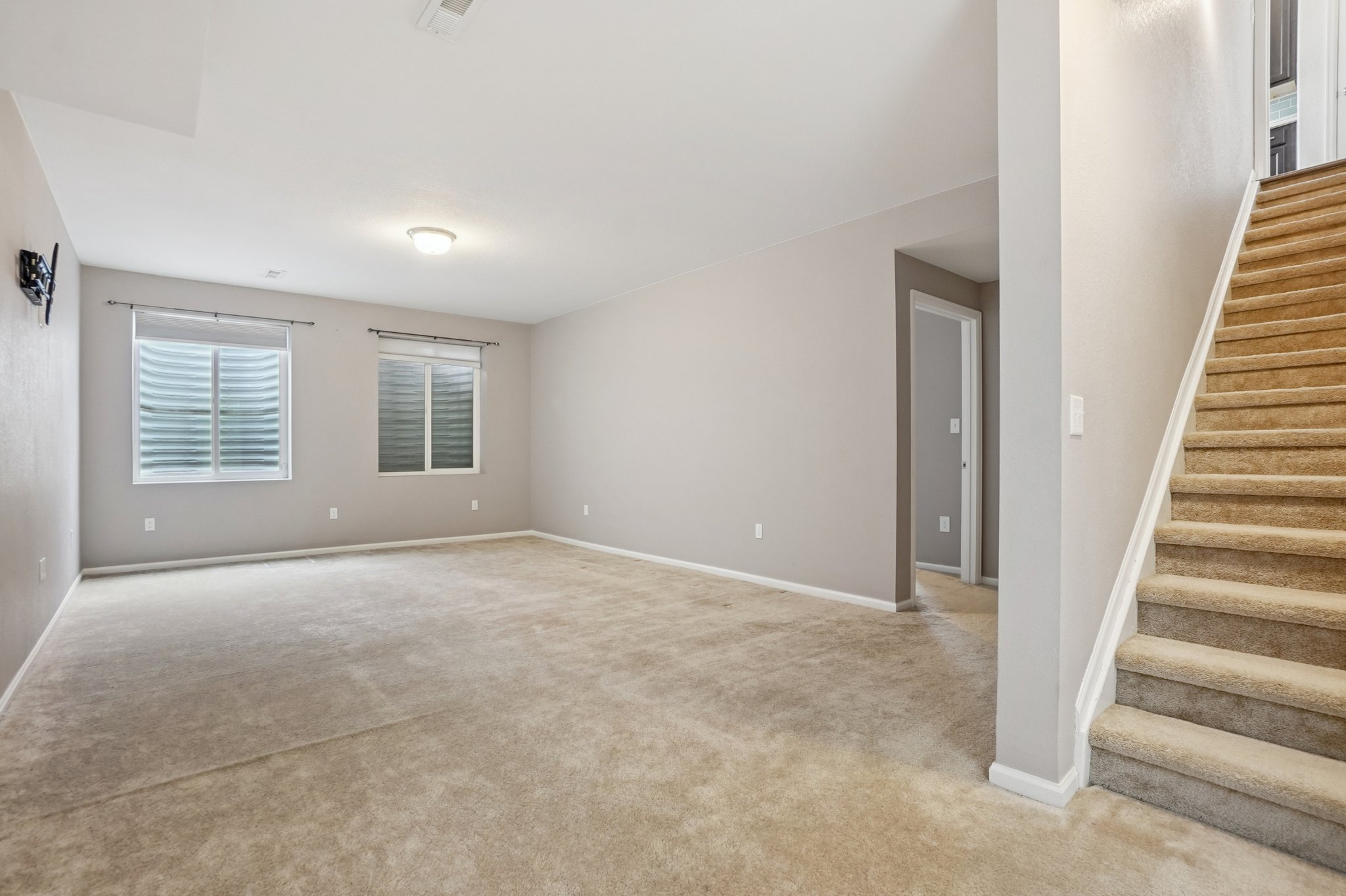 E 108th Pl-S1103-019.jpg