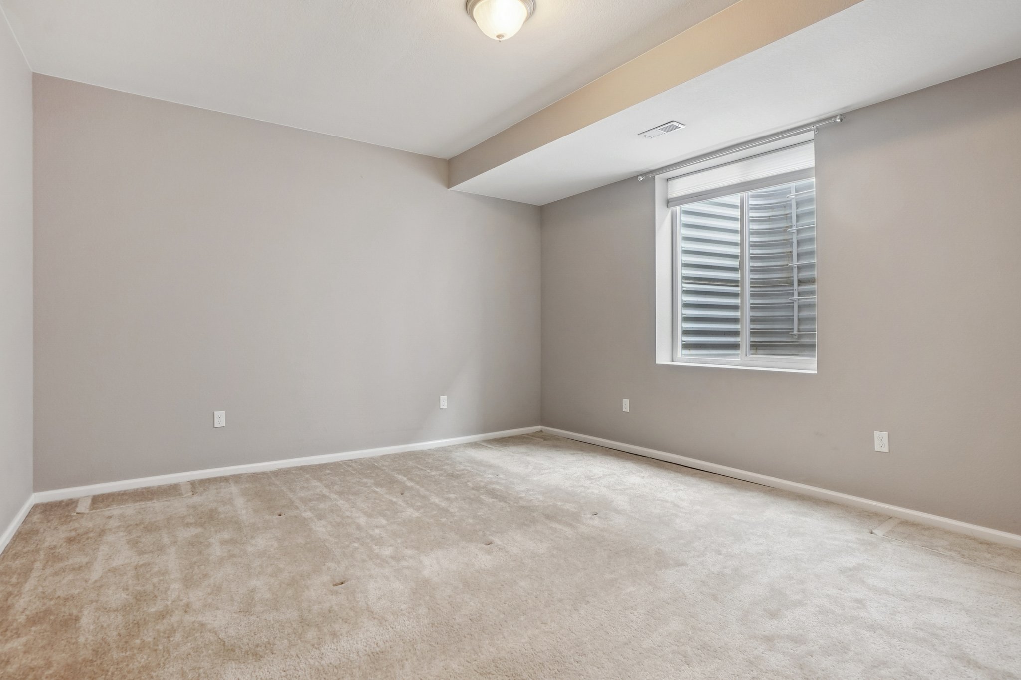 E 108th Pl-S1103-022.jpg