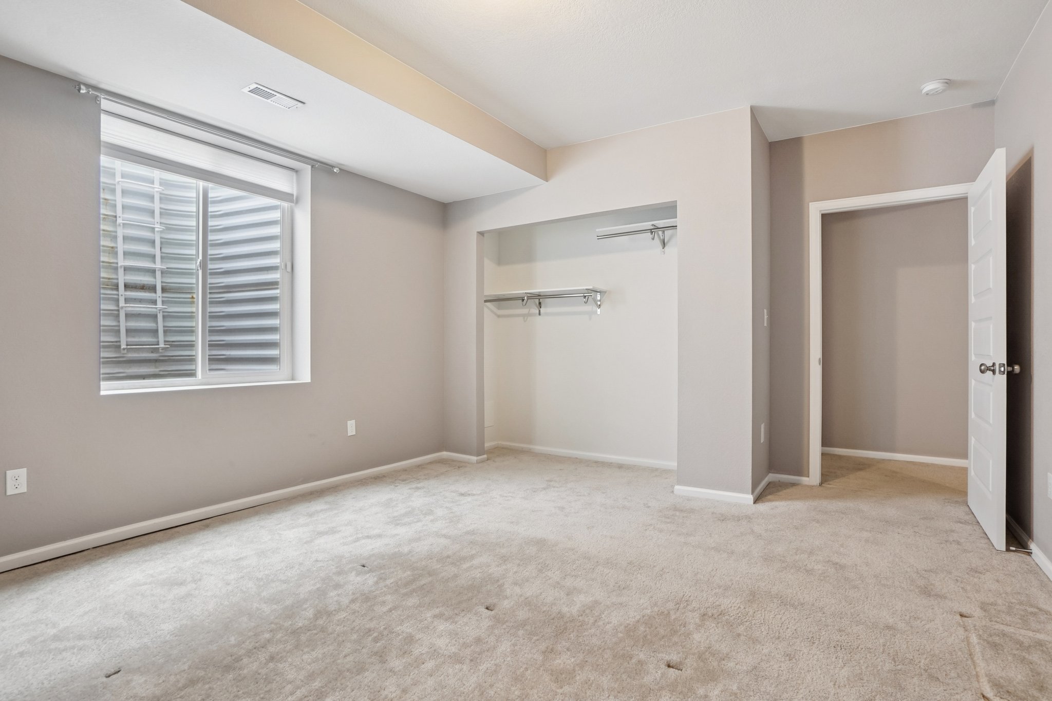 E 108th Pl-S1103-023.jpg