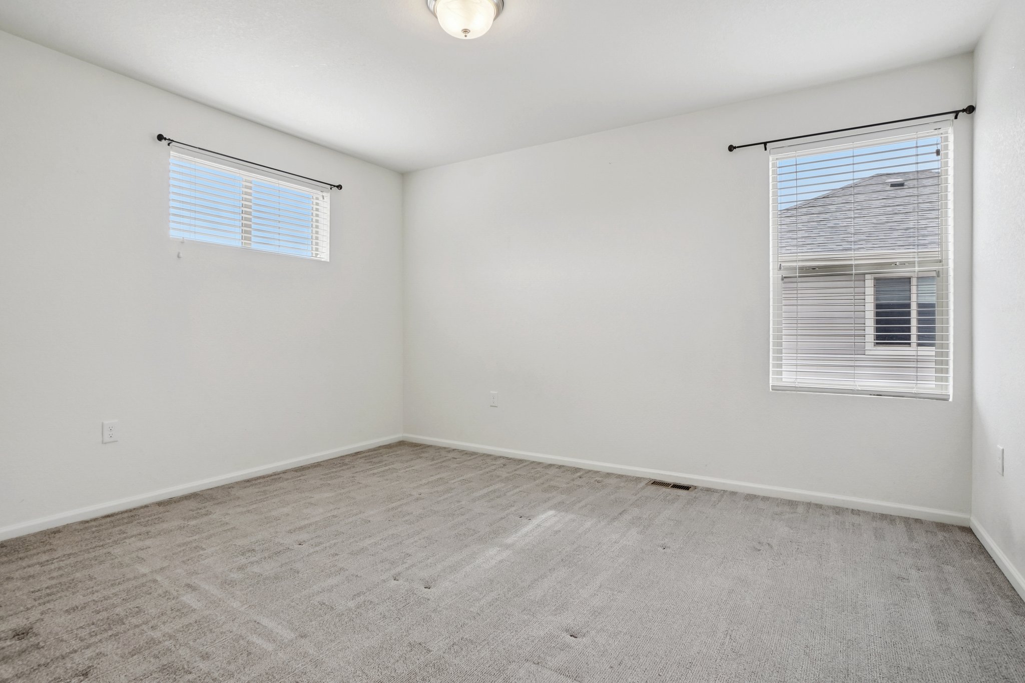 E 108th Pl-S1103-029.jpg