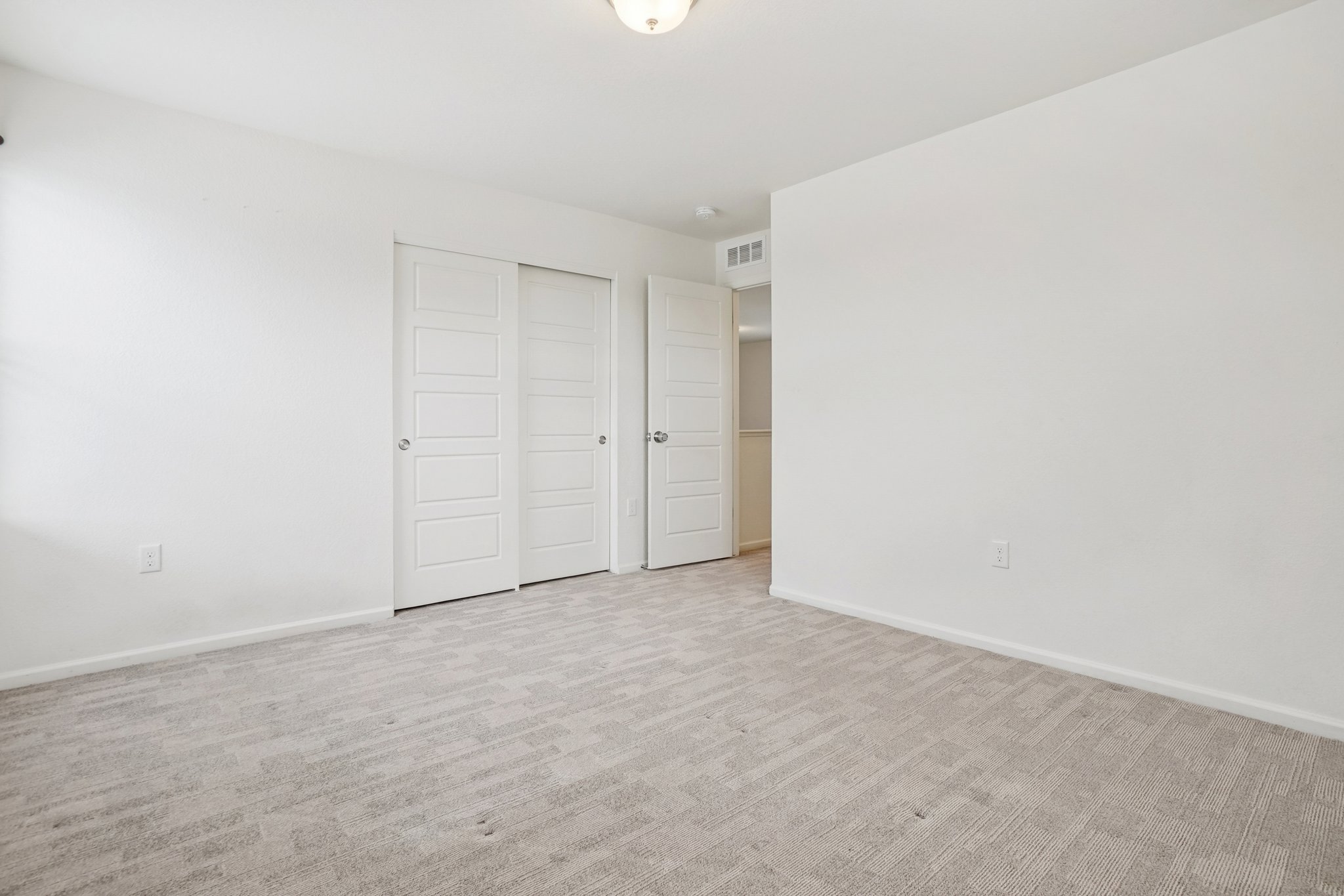 E 108th Pl-S1103-030.jpg