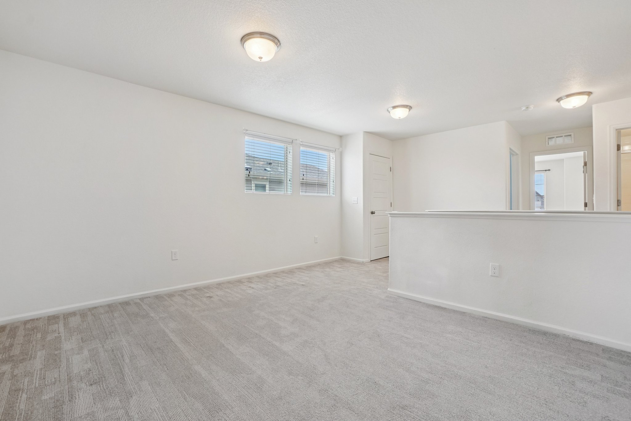 E 108th Pl-S1103-032.jpg