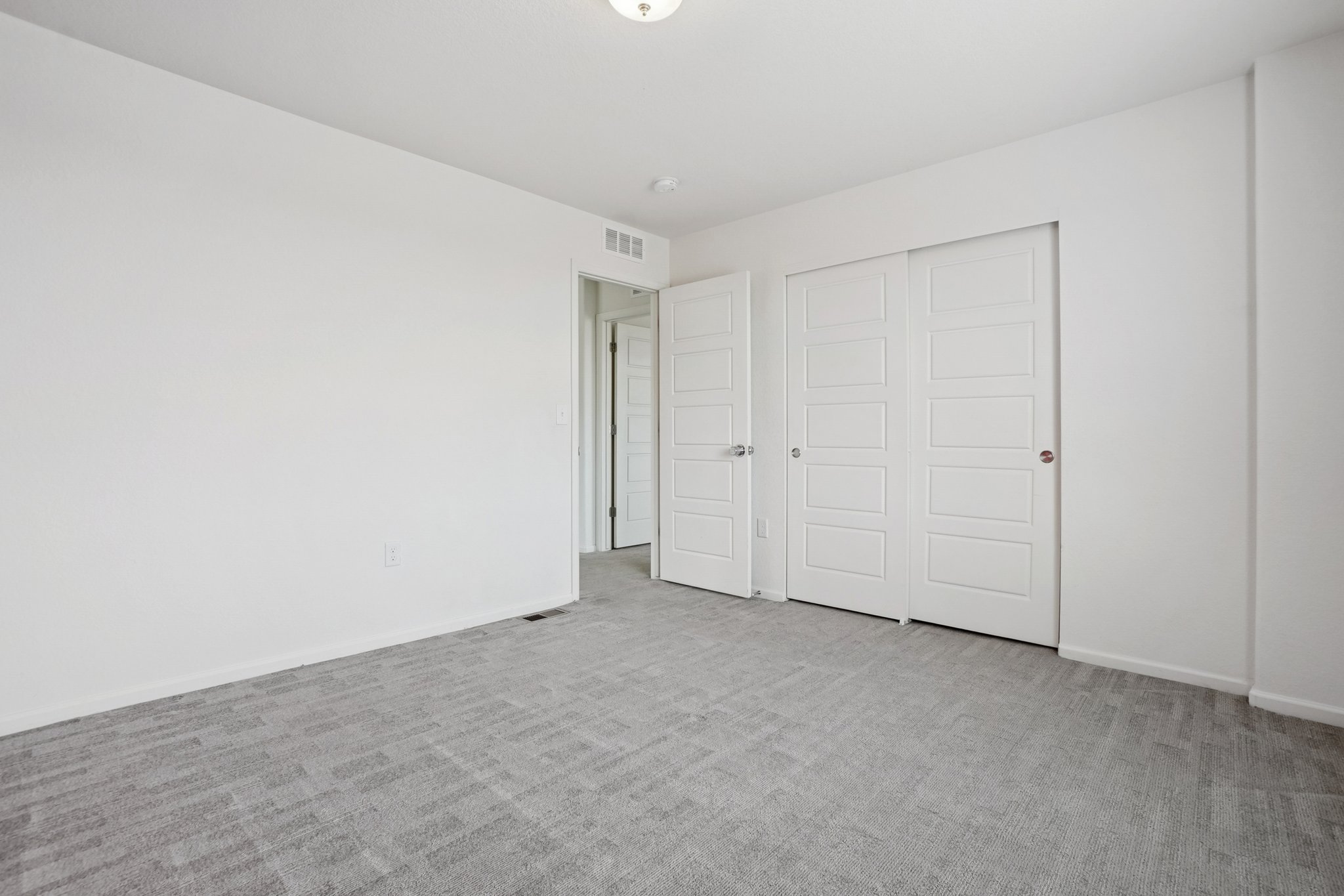 E 108th Pl-S1103-034.jpg