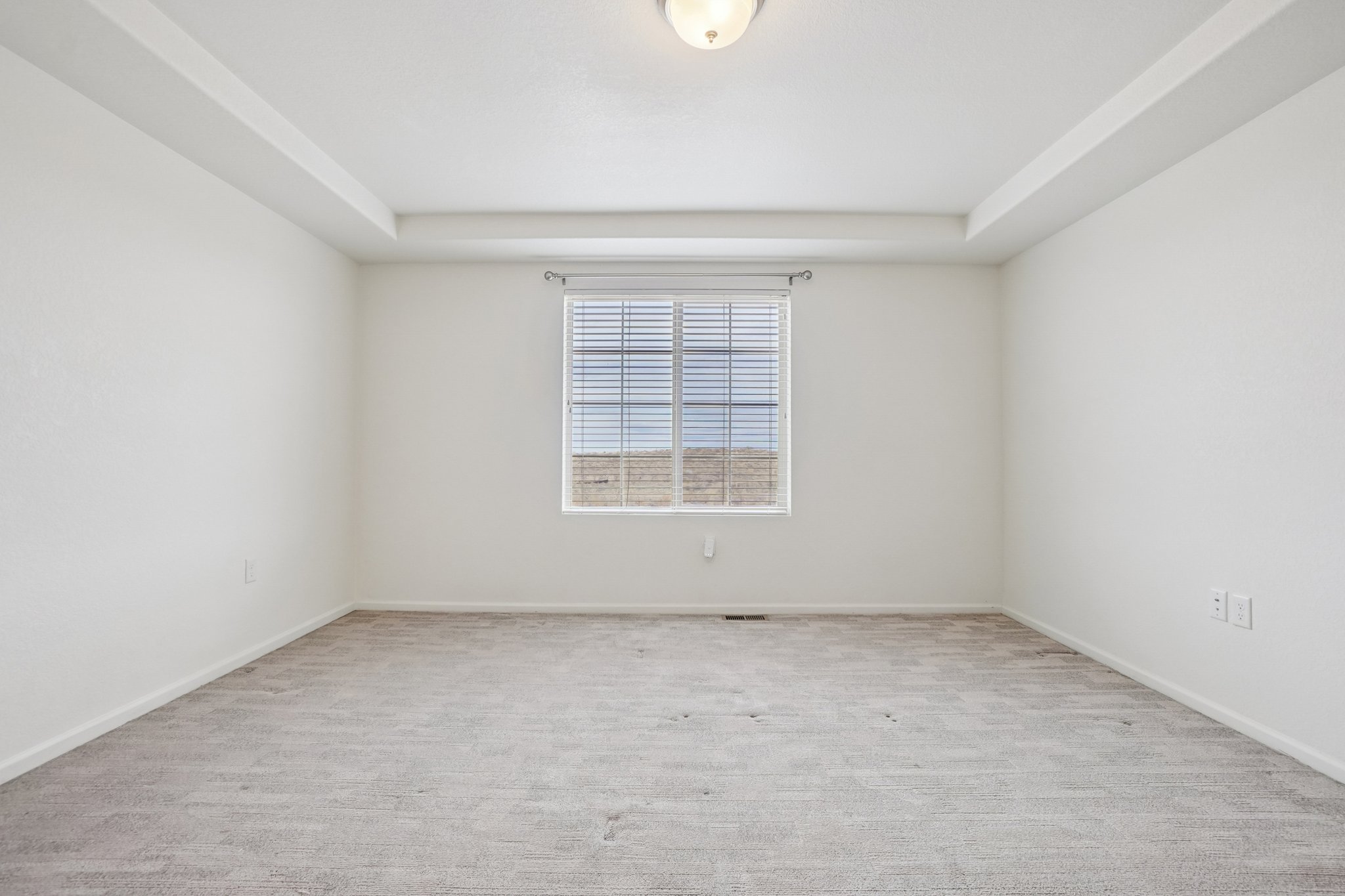 E 108th Pl-S1103-036.jpg