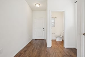 E 108th Pl-S1103-016.jpg