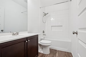 E 108th Pl-S1103-018.jpg