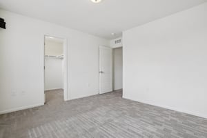 E 108th Pl-S1103-026.jpg