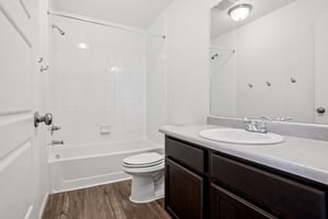 E 108th Pl-S1103-028.jpg