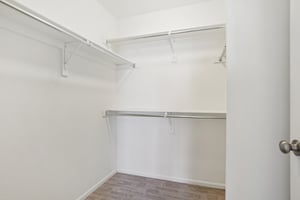 E 108th Pl-S1103-038.jpg