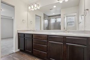 E 108th Pl-S1103-041.jpg