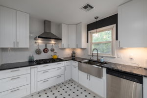1802 Norwich Dr-11