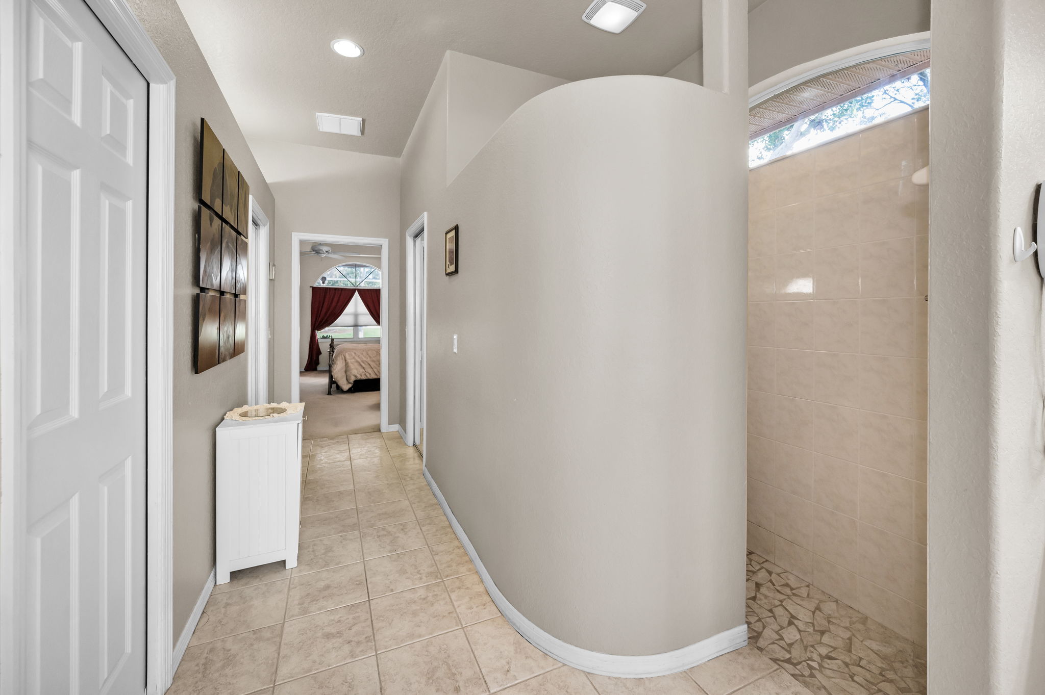 Master Bathroom1e