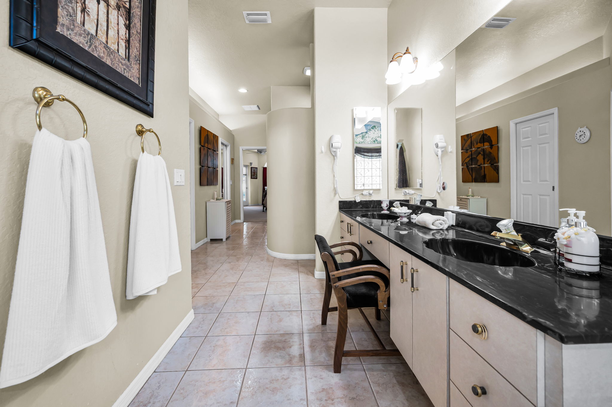 Primary Bathroom1c