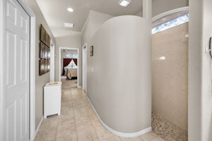 Master Bathroom1e