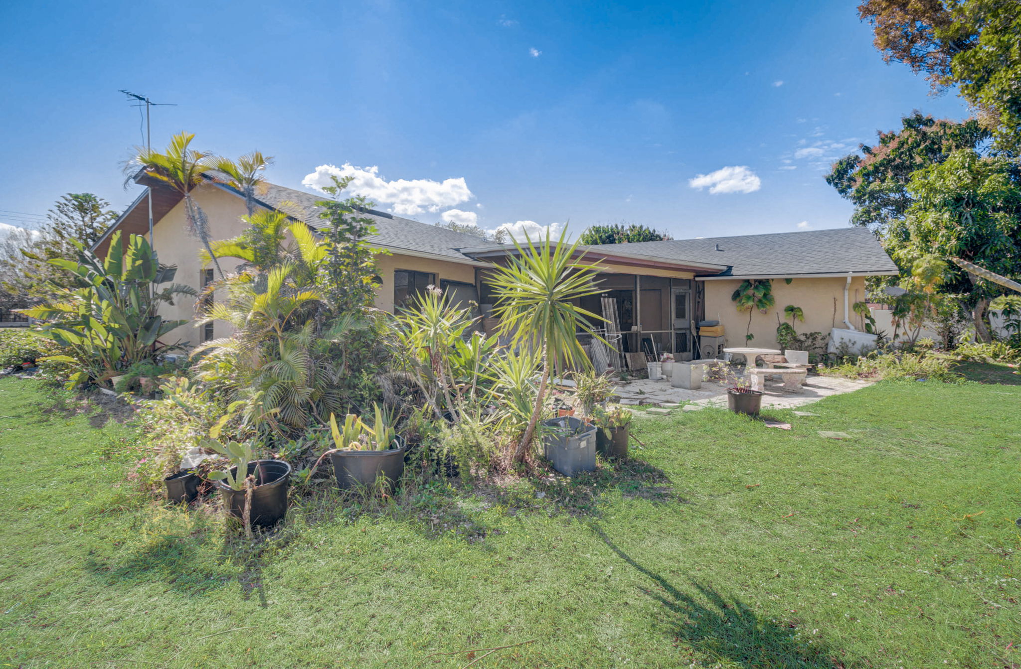 1803 Viscaya Pkwy, Cape Coral, FL 33990 | ShowingTime+ Listing Media ...