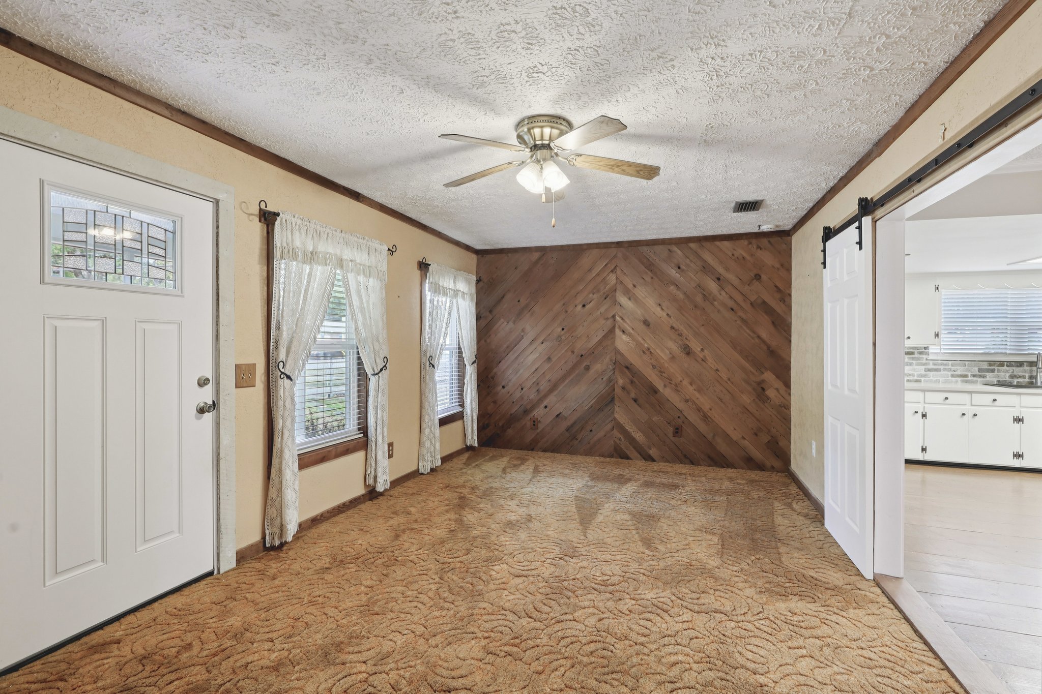 FOREST BLVD-S3001-010.jpg