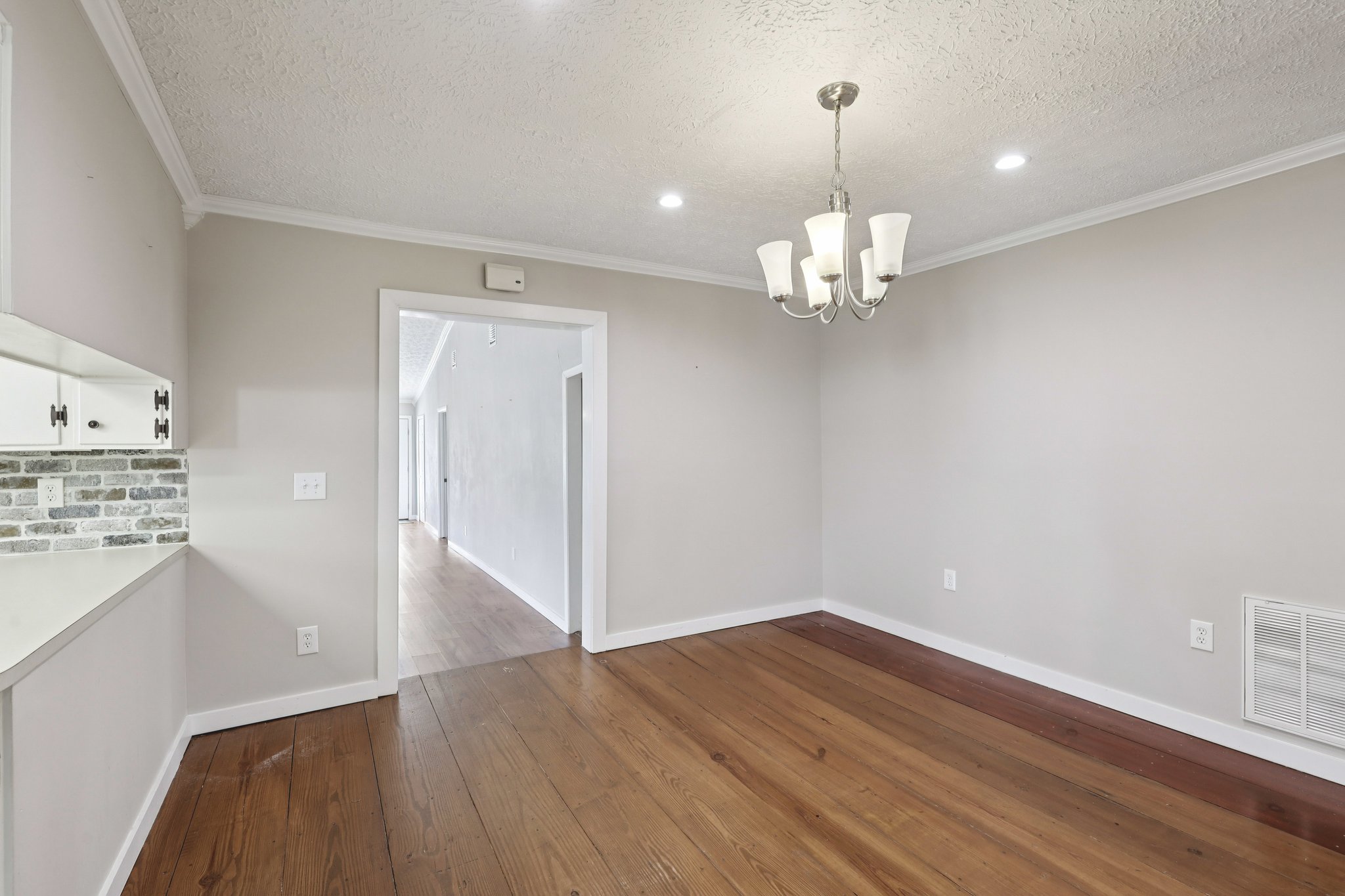 FOREST BLVD-S3001-016.jpg