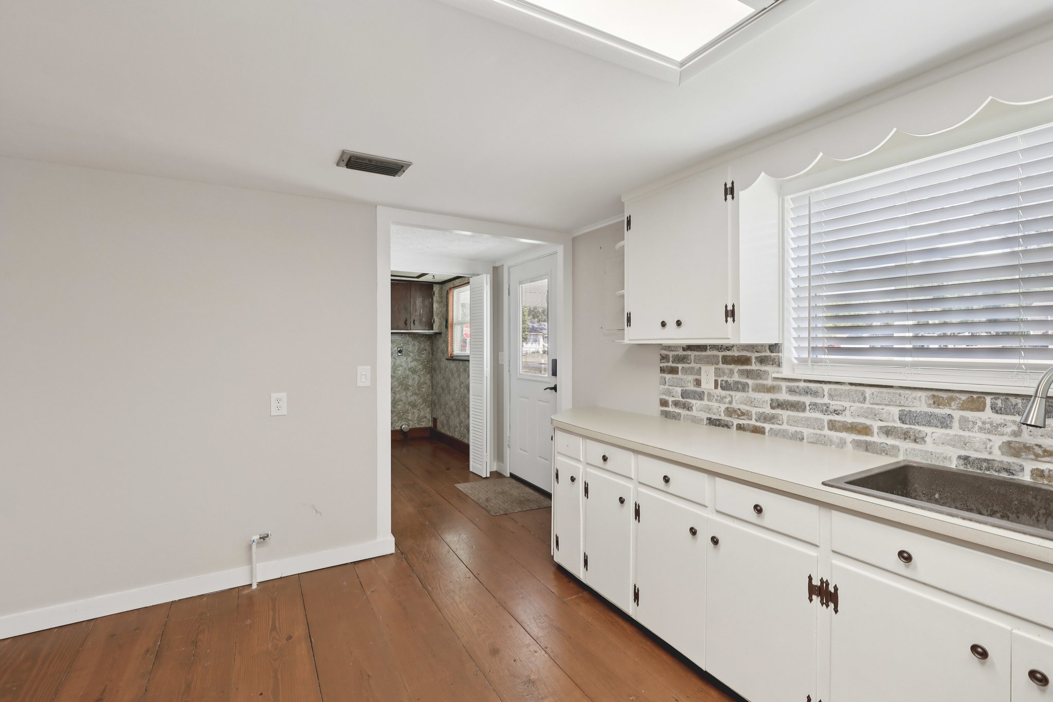 FOREST BLVD-S3001-019.jpg