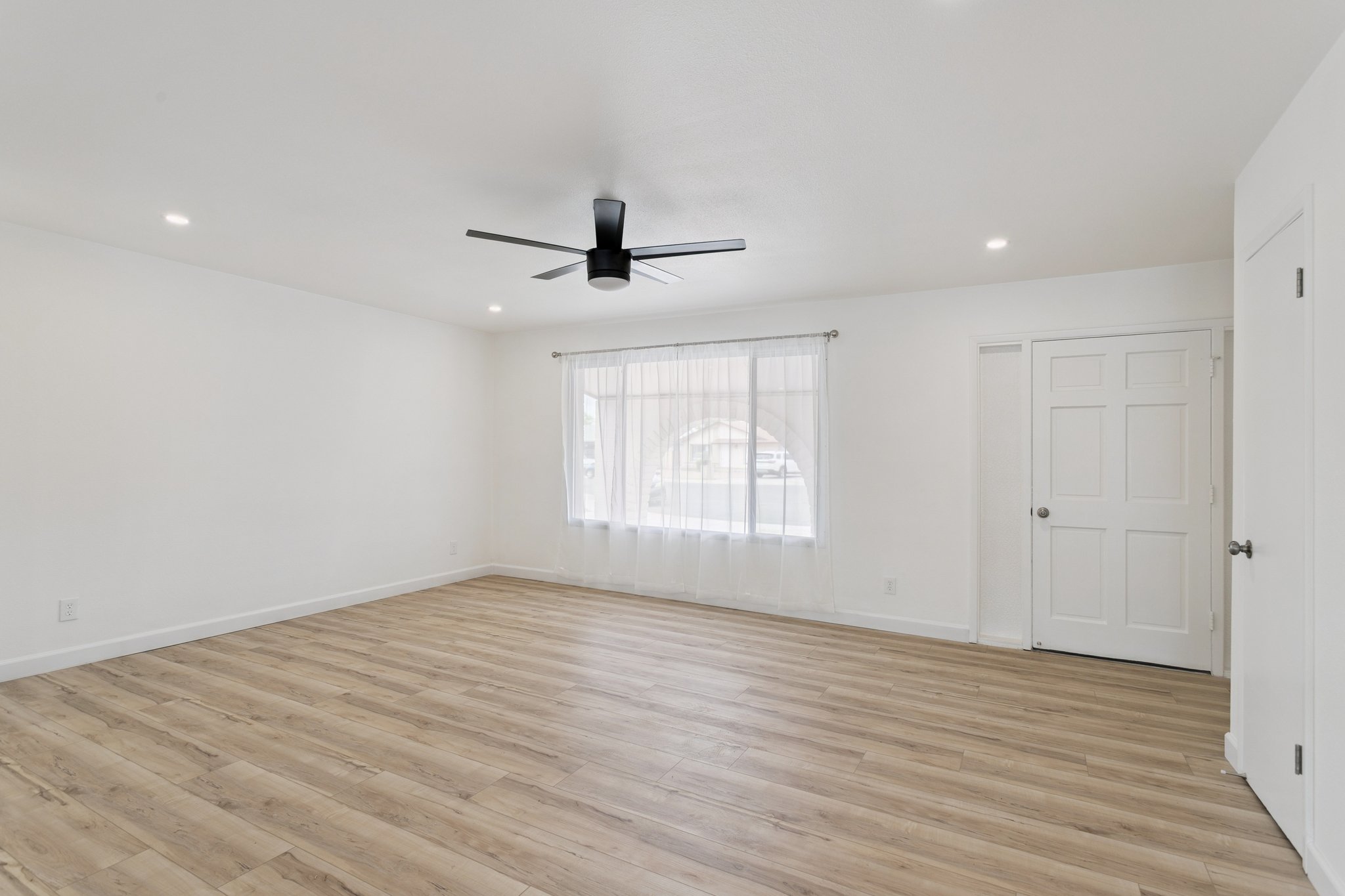 18045 N 20th Ln - 007.jpg