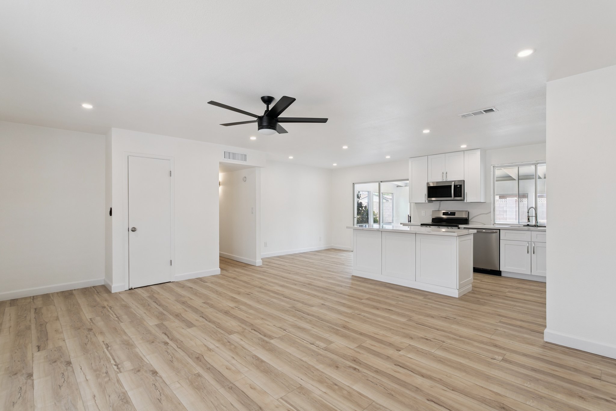 18045 N 20th Ln - 009.jpg