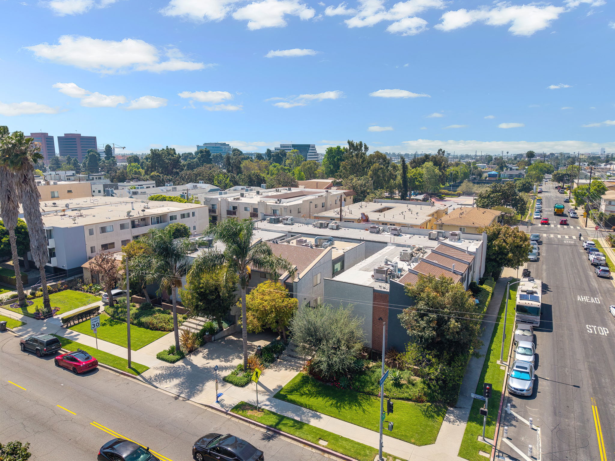 1805 S Barrington Avenue 5-4