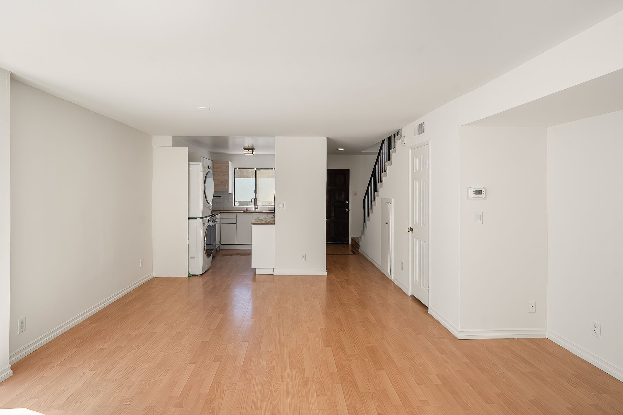 1805 S Barrington Avenue 5-9