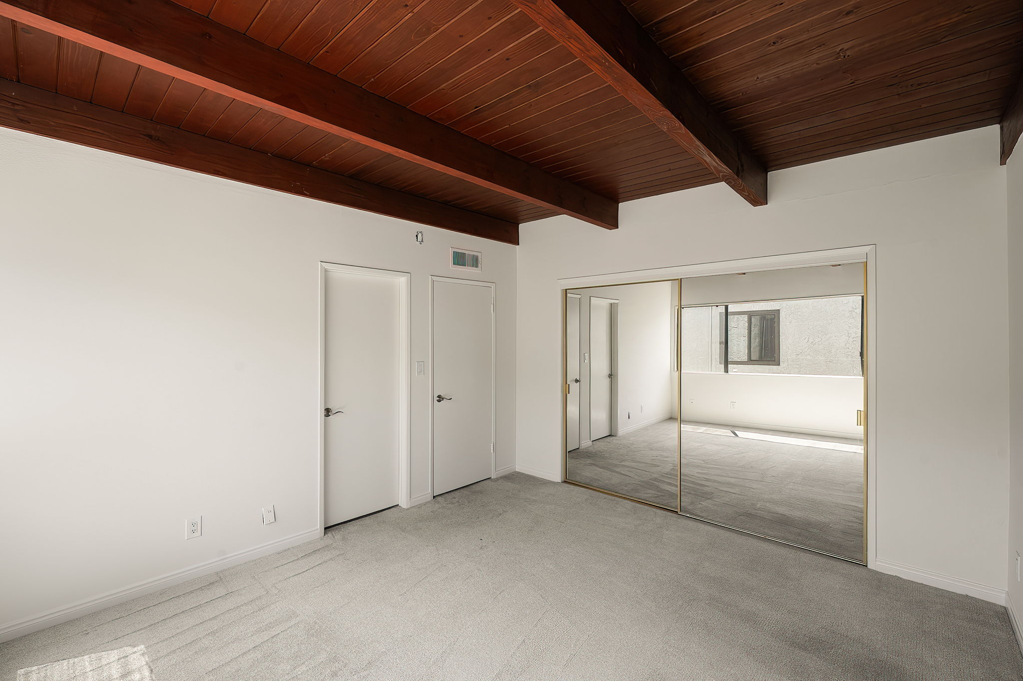 1805 S Barrington Avenue 5-17