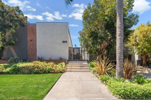 1805 S Barrington Avenue 5-1