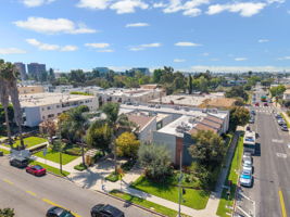 1805 S Barrington Avenue 5-4