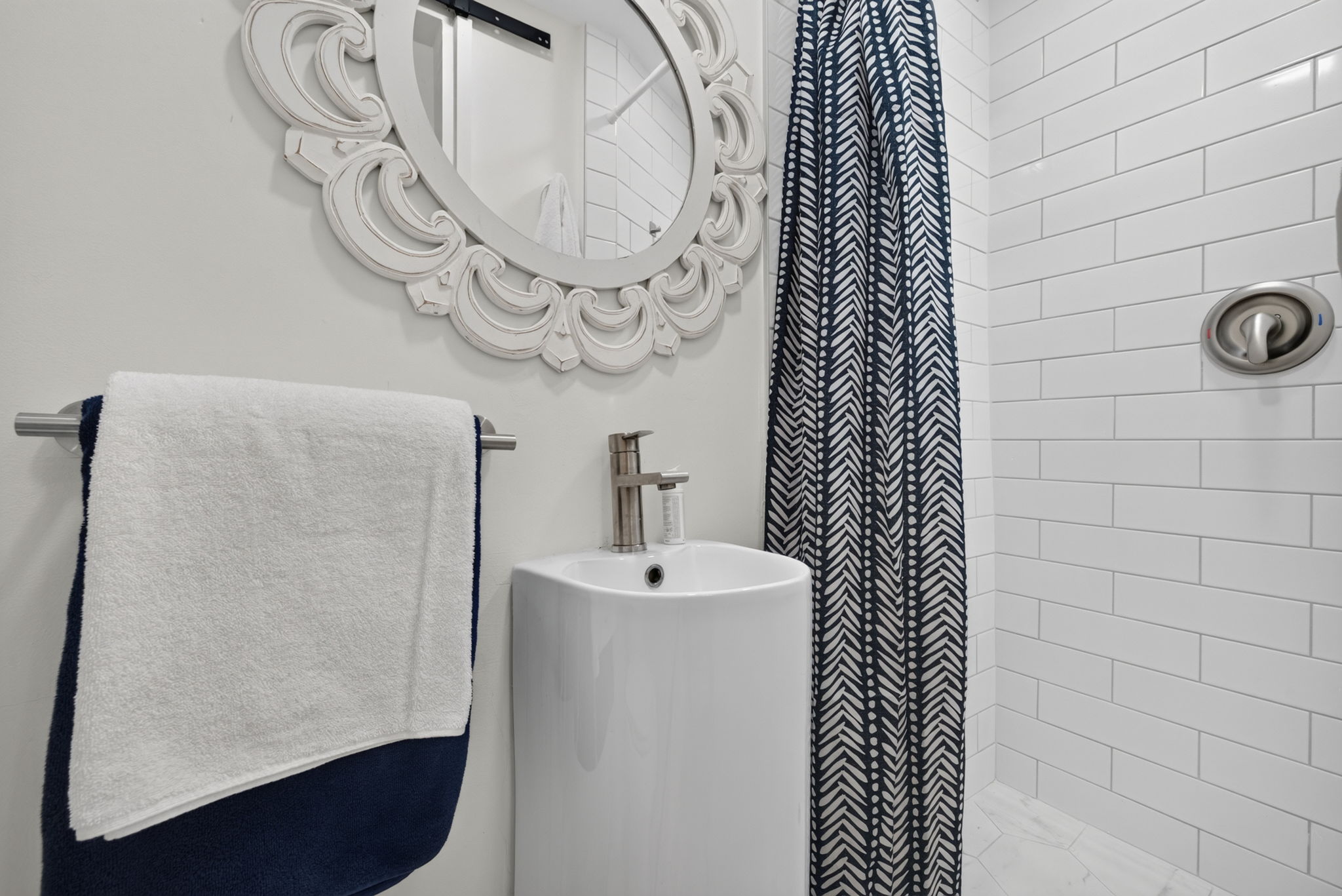 Guest bathroom 1