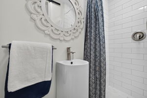 Guest bathroom 1